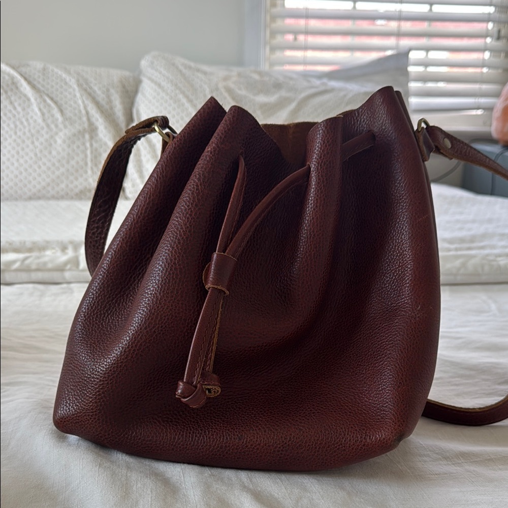 Portland leather bucket bag